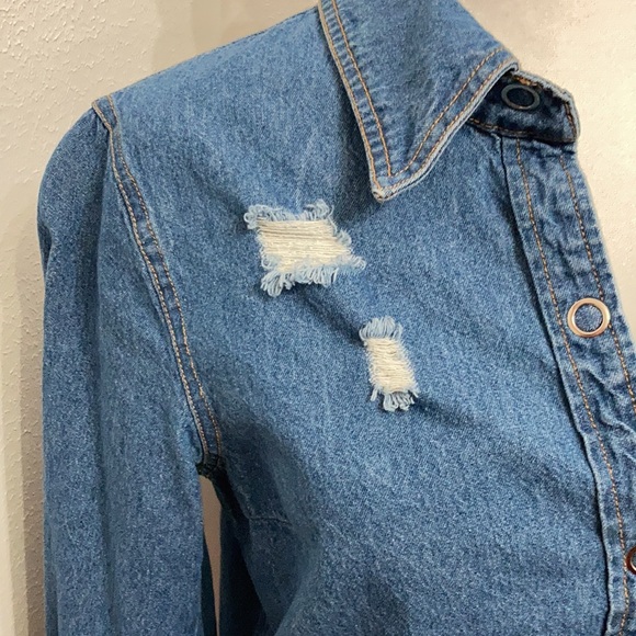 EUC Distressed Denim  Top Size Medium - Picture 6 of 10
